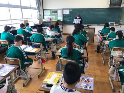 ２冊の教科書 ６年生 越前市 花筐小学校